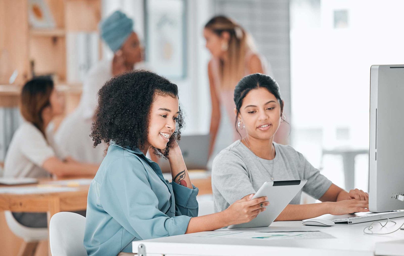 Women In Creative Agency Planning On Tablet Compu 2022 12 10 00 16 14 Utc